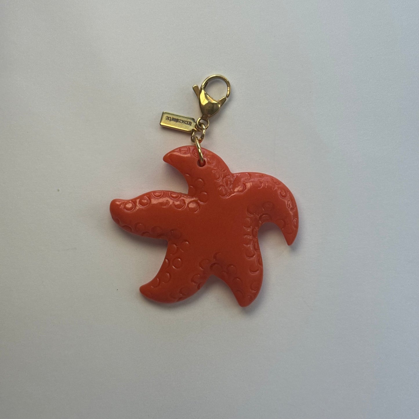 Charm ''PENTÁGONA'' naranja