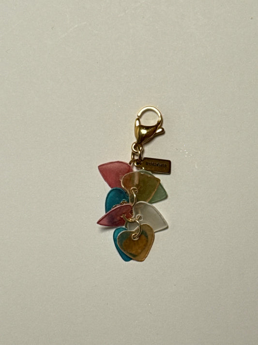 Charm ''LLUVIA DE CORAZONES'' multicolor