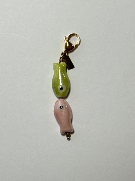 Charm ''PIQUITO'' rosa pastel y verde pistacho
