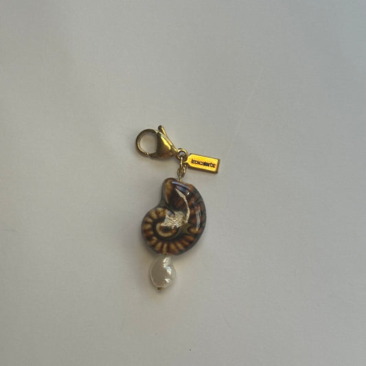 Charm ''SUERTE'' marrón''