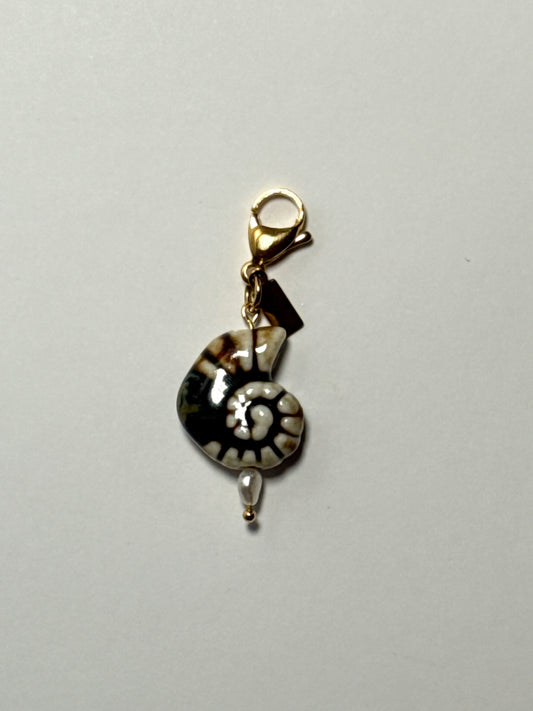 Charm ''SUERTE'' beige